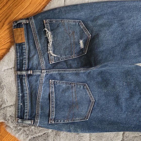 American Eagle Mom Straight Jean, Women's 6 Regular, Great Condition - Picture 12 of 13